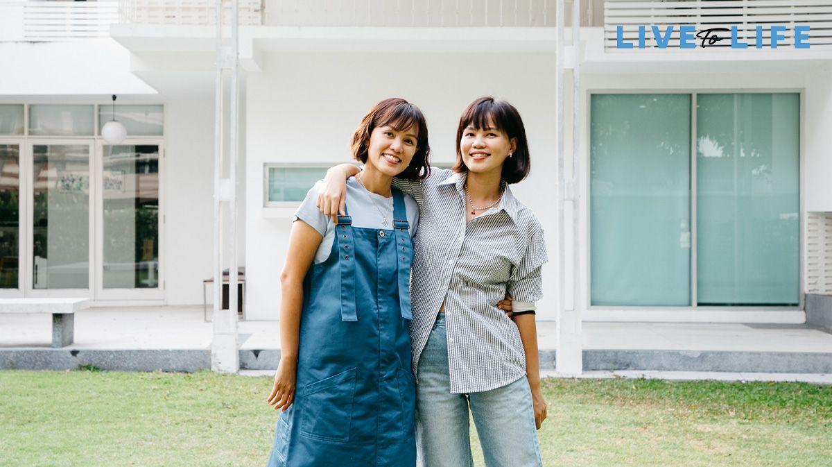 คุยกับ ‘วรรณ-แวว’ คู่แฝดผู้กำกับ ‘เธอกับฉันกับฉัน’ หนังรักโรแมนติกที่บอกเล่าชีวิตวัยรุ่นยุค Y2K